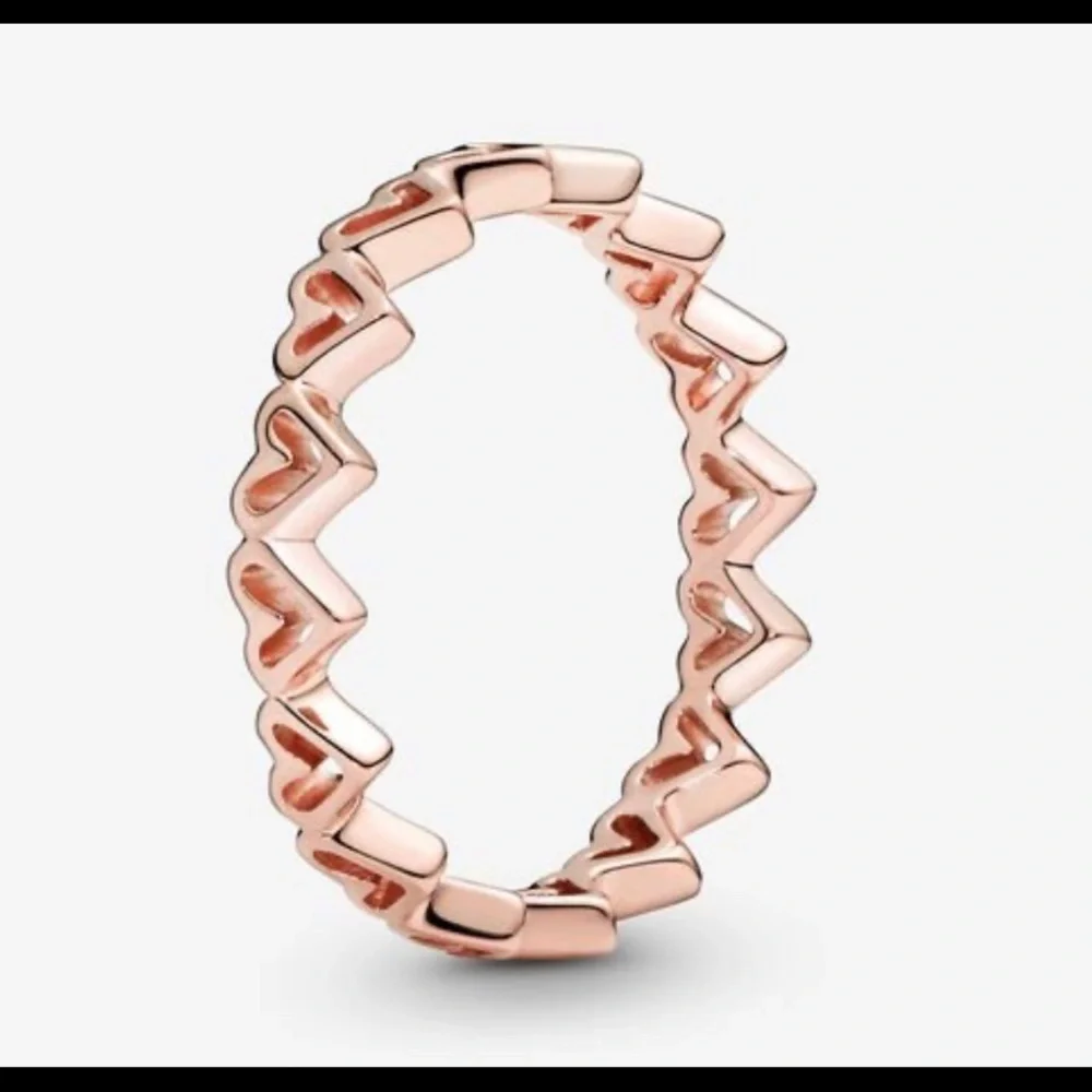 New! Pandora Freehand Hearts Ring.SZ 7.5🤍🖤 - Picture 4 of 7